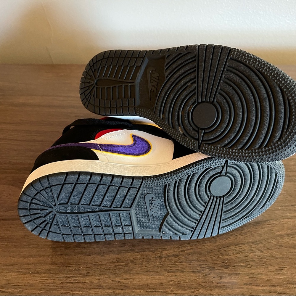 Air Jordan 1 Mid SE Rivals - Picture 3 of 3